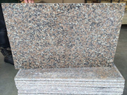 Плитка 600x300 из Западно-Султаевского гранита , фото Купить Плитка 600x300 из Западно-Султаевского гранита в Вологде